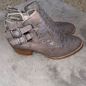 Caterpillar CAT Women's Cheyenne grey Leather booties 8.5